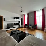 Schei 2 Apartamento