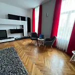 Schei 2 Apartamento